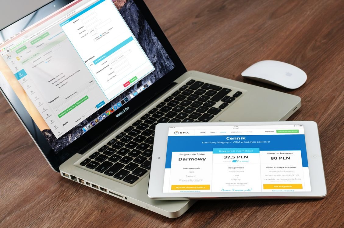 Software dashboards on a laptop
